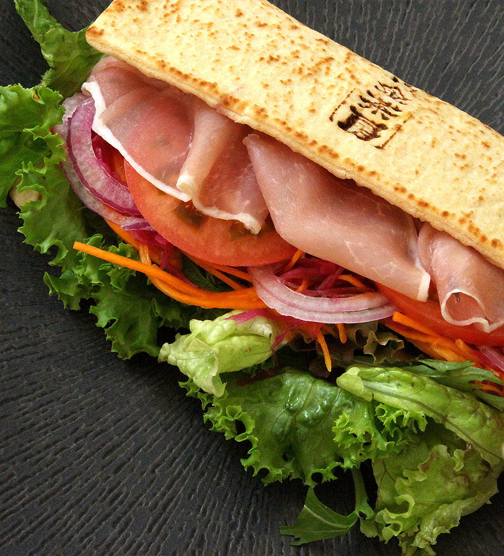 BBQ プルドポークとベジタブルのパニーノ